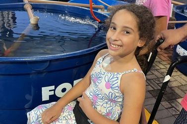 Maria Cec&iacute;lia busca apoio para tratamento de escoliose e cirurgia na coluna em Bras&iacute;lia