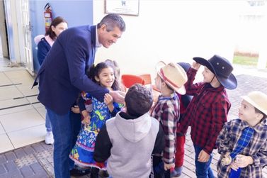 Comitiva municipal visita escolas e acompanha demandas por melhorias na infraestrutura
