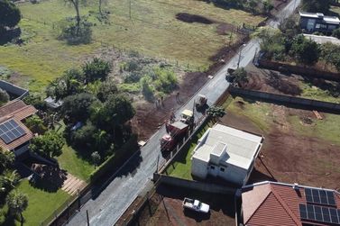 Prefeitura inicia pavimenta&ccedil;&atilde;o asf&aacute;ltica da Rua Alcides Taparello, no bairro BNH