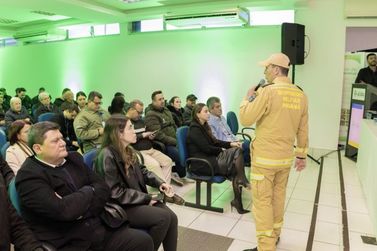 Reuni&atilde;o com o IAT debate fortalecimento da gest&atilde;o ambiental no munic&iacute;pio