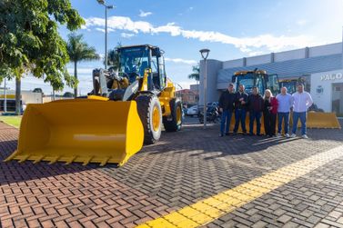 Prefeitura entrega novas m&aacute;quinas para refor&ccedil;ar estrutura da Secretaria de Obras