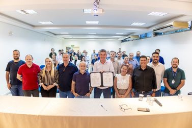 Ordem de servi&ccedil;o &eacute; assinada para constru&ccedil;&atilde;o da Rua Coberta em Santa Terezinha de Itaipu