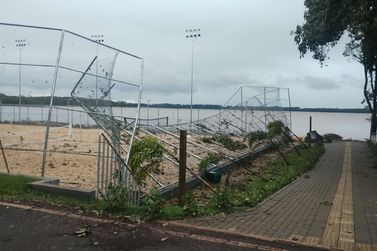 Temporal causa estragos no Terminal Tur&iacute;stico Alvorada de Itaipu, em Santa Terezinha