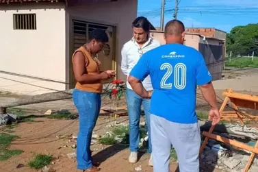 Vereadora visita comunidade do S&atilde;o Carlos VIII com graves problemas estruturais