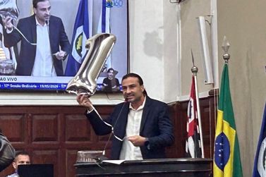 Empr&eacute;stimo de R$ 20 milh&otilde;es, sil&ecirc;ncio sobre o SAAE e "bolo da fome" marcam sess&atilde;o pol&ecirc;mica