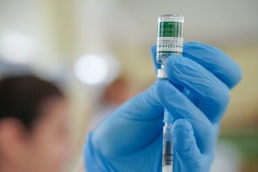 S&atilde;o Paulo amplia vacina&ccedil;&atilde;o contra dengue para trabalhadores da sa&uacute;de e pessoas com 59 anos