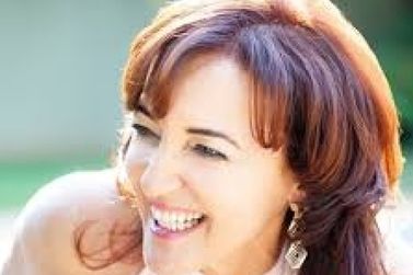 Circuito Arena apresenta tributo a Rita Lee com Regina Dias neste domingo