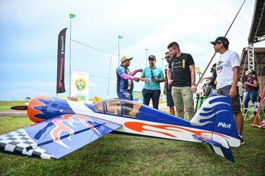 Ibat&eacute; celebra 133 anos com desfile c&iacute;vico, encontro de aeromodelismo e shows