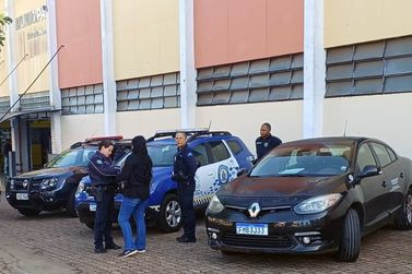 Opera&ccedil;&atilde;o integrada fiscaliza com&eacute;rcios de celulares na regi&atilde;o do Mercado Municipal