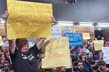 Press&atilde;o popular e apoio religioso marcam protestos contra a privatiza&ccedil;&atilde;o do SAAE