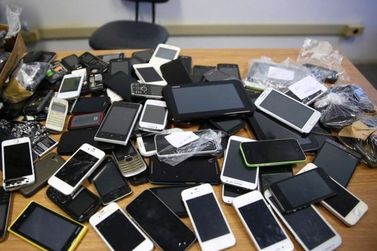 Pol&iacute;cia Militar fiscaliza com&eacute;rcios de celulares e notifica lojas na regi&atilde;o sul