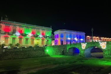 Luzes decoram o Natal da histórica São João del Rei