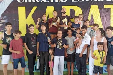 Atletas da Academia Cavalcante de Karatê se detacam em competições