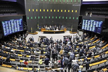 Comiss&atilde;o aprova PL que permite posse de arma para defesa pessoal na zona rural
