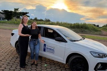 Celma Lebr&atilde;o entrega novo ve&iacute;culo para fortalecer a sa&uacute;de em Santana do Guapor&eacute;