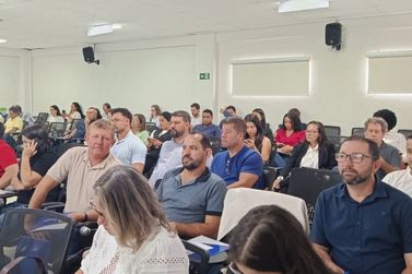 Genivaldo Martins participa de capacita&ccedil;&atilde;o no SESC de Ji-Paran&aacute; voltado para parlamentares