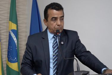Vereador Valci Tomaz cobra melhorias nas estradas rurais de S&atilde;o Miguel na tribuna