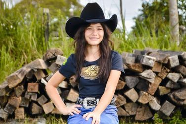 Conhe&ccedil;a Maria Eduarda candidata mirim &agrave; Rainha Expomig 2026
