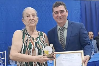 Vereador Alem&atilde;o homenageia cidad&atilde;os durante Sess&atilde;o Solene da C&acirc;mara Municipal