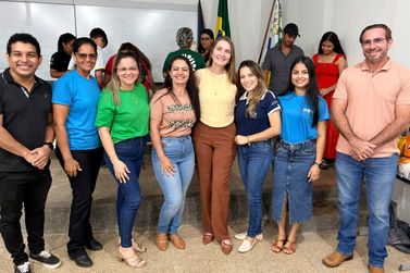 Vereadora Celma Lebr&atilde;o entrega &oacute;culos do Programa Vis&atilde;o Plena em S&atilde;o Miguel