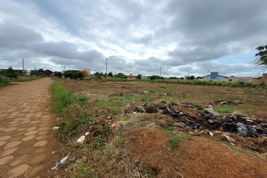 Terreno &agrave; venda - 360m&sup2; - Tancredo Neves