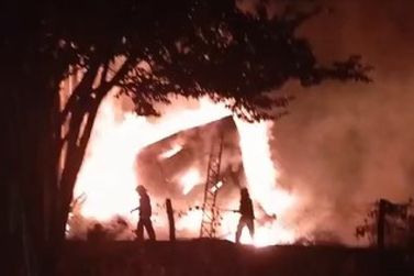 Incêndio atinge antiga fábrica em Sumaré na Vila Operária, região Nova Veneza