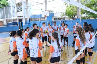 Projeto social usa o vôlei como ferramenta de educação e inclusão em Sumaré