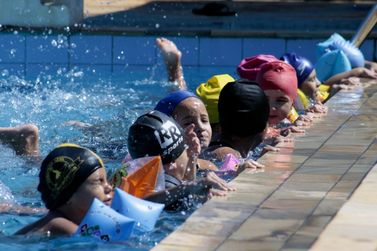 Sumaré abre inscrições para aulas de natação para crianças e adolescentes