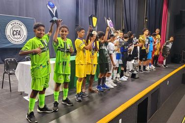 Jovens atletas de Sumaré recebem novos uniformes da temporada 2025