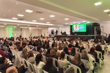 Bráulio Bessa emociona na abertura do Programa de Formação de Gestores em Sumaré