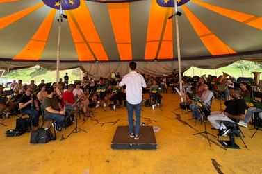 Concerto une bandas sinf&ocirc;nicas de Sumar&eacute; e Hortol&acirc;ndia na Vila de Natal