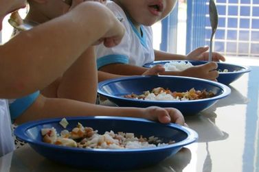 Vereadores protocolam CPI para investigar contratos da merenda escolar no governo Dalben