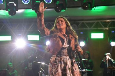Show de Sarah Farias abre programa&ccedil;&atilde;o oficial dos 158 anos de Sumar&eacute;