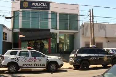 Homem &eacute; preso ap&oacute;s amea&ccedil;ar companheira de morte no Jardim Basilicata em Sumar&eacute;