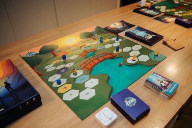 Jogo de tabuleiro leva educa&ccedil;&atilde;o ambiental para escolas p&uacute;blicas de Sumar&eacute;