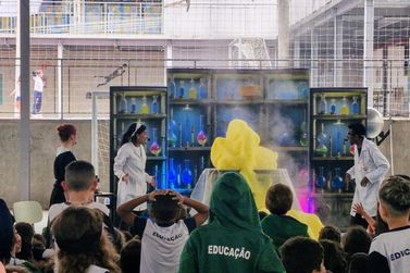 Pe&ccedil;a sobre Marie Curie ter&aacute; apresenta&ccedil;&otilde;es gratuitas em escolas de Sumar&eacute;