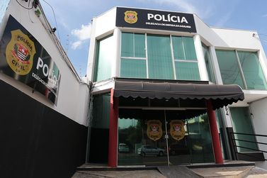 Homem &eacute; preso ap&oacute;s den&uacute;ncia de amea&ccedil;a e agress&atilde;o contra companheira em Sumar&eacute;