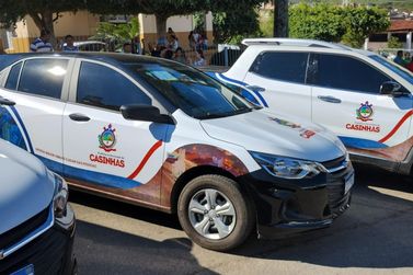 Prefeitura de Casinhas recebe veículos para sua frota