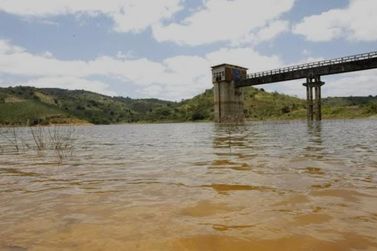 Manutenção da Compesa na adutora de Palmeirinha suspende abastecimento d'água