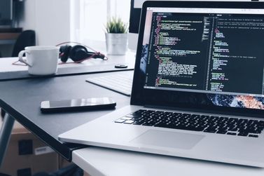 Santander e AWS oferecem 50 mil bolsas gratuitas em Cloud e IA