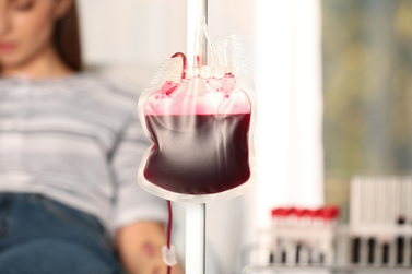 Cl&iacute;nica Est&iacute;mulos celebra 2 anos com campanha de doa&ccedil;&atilde;o de sangue