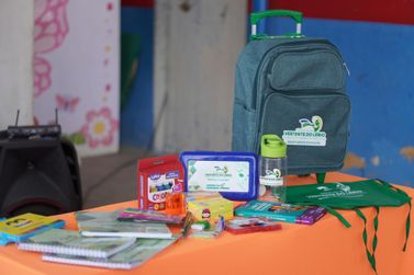 Vertente do L&eacute;rio entrega kits escolares para estudantes e professores 