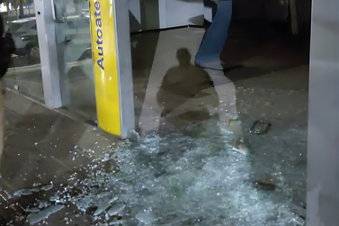 Homens explodem ag&ecirc;ncia banc&aacute;ria e causam p&acirc;nico em Umbuzeiro