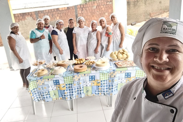 Curso de beneficiamento da macaxeira forma turma em Vertente do L&eacute;rio