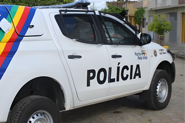 Suspeito &eacute; preso com drogas e moto roubada em Vertente do L&eacute;rio