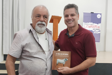 Livro &ldquo;O Boi Surubim&rdquo; &eacute; lan&ccedil;ado em noite de aut&oacute;grafos e celebra&ccedil;&atilde;o cultural