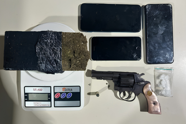 Homem &eacute; preso por tr&aacute;fico de drogas e porte ilegal de arma no Centro de Orob&oacute;