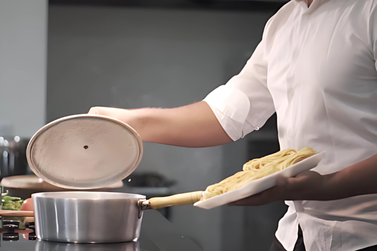 Surubim abre sele&ccedil;&atilde;o simplificada com 11 vagas para cozinheiro(a) comunit&aacute;rio(a)