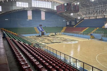 Ap&oacute;s anos de reivindica&ccedil;&atilde;o, Prefeitura inicia troca do piso do Gin&aacute;sio Alcides Pan