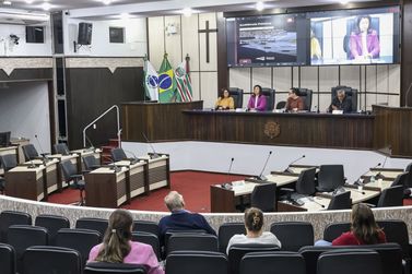 Audi&ecirc;ncia em Toledo exp&otilde;e avan&ccedil;o do uso de cigarros eletr&ocirc;nicos entre adolescentes